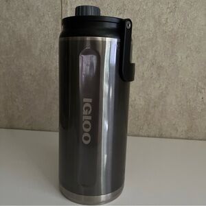 Igloo Stainless Steel Food Grade Black and Silver 80oz Insulated Bottle
